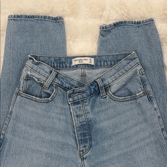 ABERCROMBIE & FITCH High Rise Jeans - Picture 3 of 3